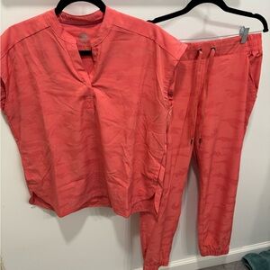 Healing hands coral scrub set